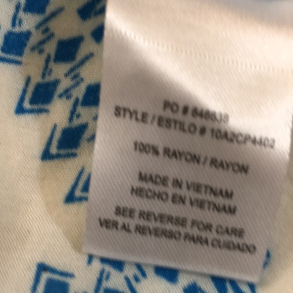 Ladies top size L/G White with blue zigzag pattern - Picture 5 of 5